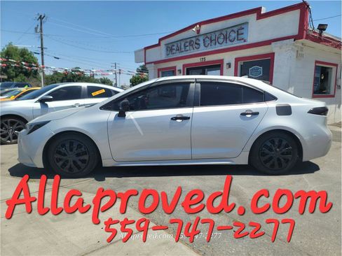 Used 2022 Toyota Corolla LE FWD image 1