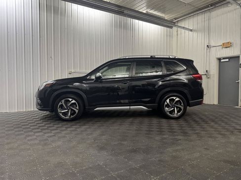 Used 2022 Subaru Forester Touring AWD/4WD image 2