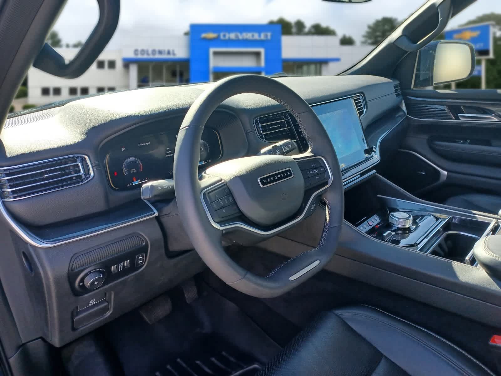 Used 2023 Jeep Wagoneer 4WD w/ Premium Group I image 8