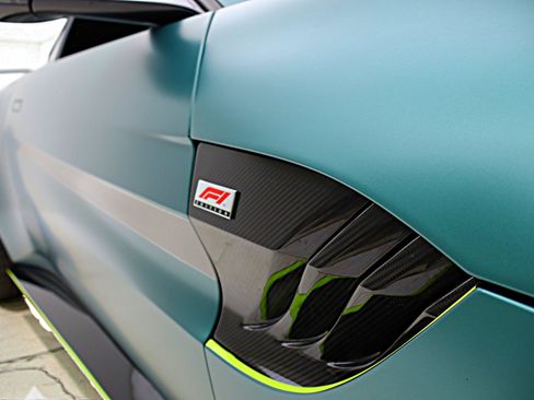 Used 2023 Aston Martin V8 Vantage Coupe image 22