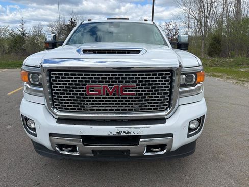 Used 2017 GMC Sierra 3500 Denali w/ Duramax Plus Package AWD/4WD image 2