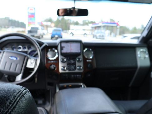 Used 2016 Ford F250 Lariat w/ Lariat Ultimate Package image 11