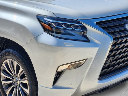 Used 2023 Lexus GX 460 Luxury w/ Accessory Package AWD/4WD image 34
