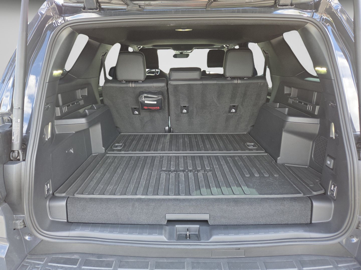 Used 2025 Toyota 4Runner Limited AWD/4WD image 32