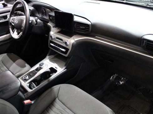 Used 2020 Ford Explorer XLT image 33