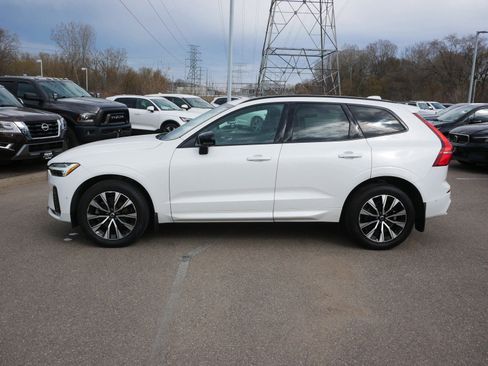 Used 2023 Volvo XC60 B5 Plus w/ Protection Package Premier AWD/4WD image 4