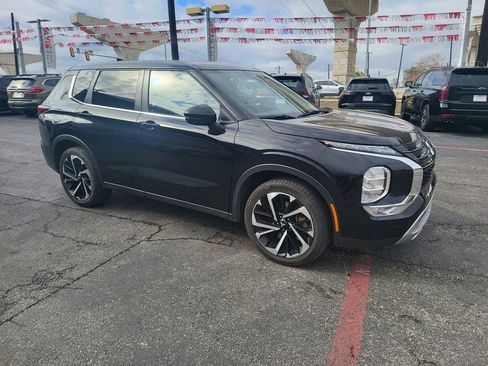 Used 2024 Mitsubishi Outlander SE image 5