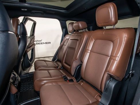 Used 2025 Lincoln Aviator Reserve w/ Equipment Group 201A image 15