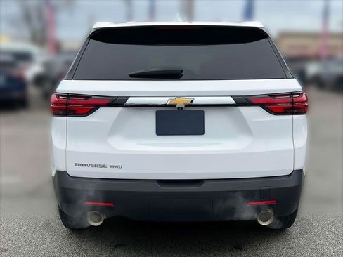 Used 2023 Chevrolet Traverse LS image 6