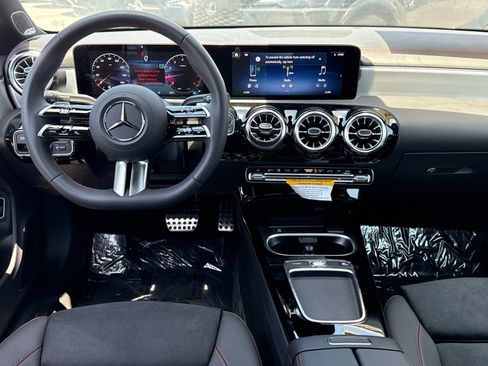 Used 2025 Mercedes-Benz CLA 250 image 30