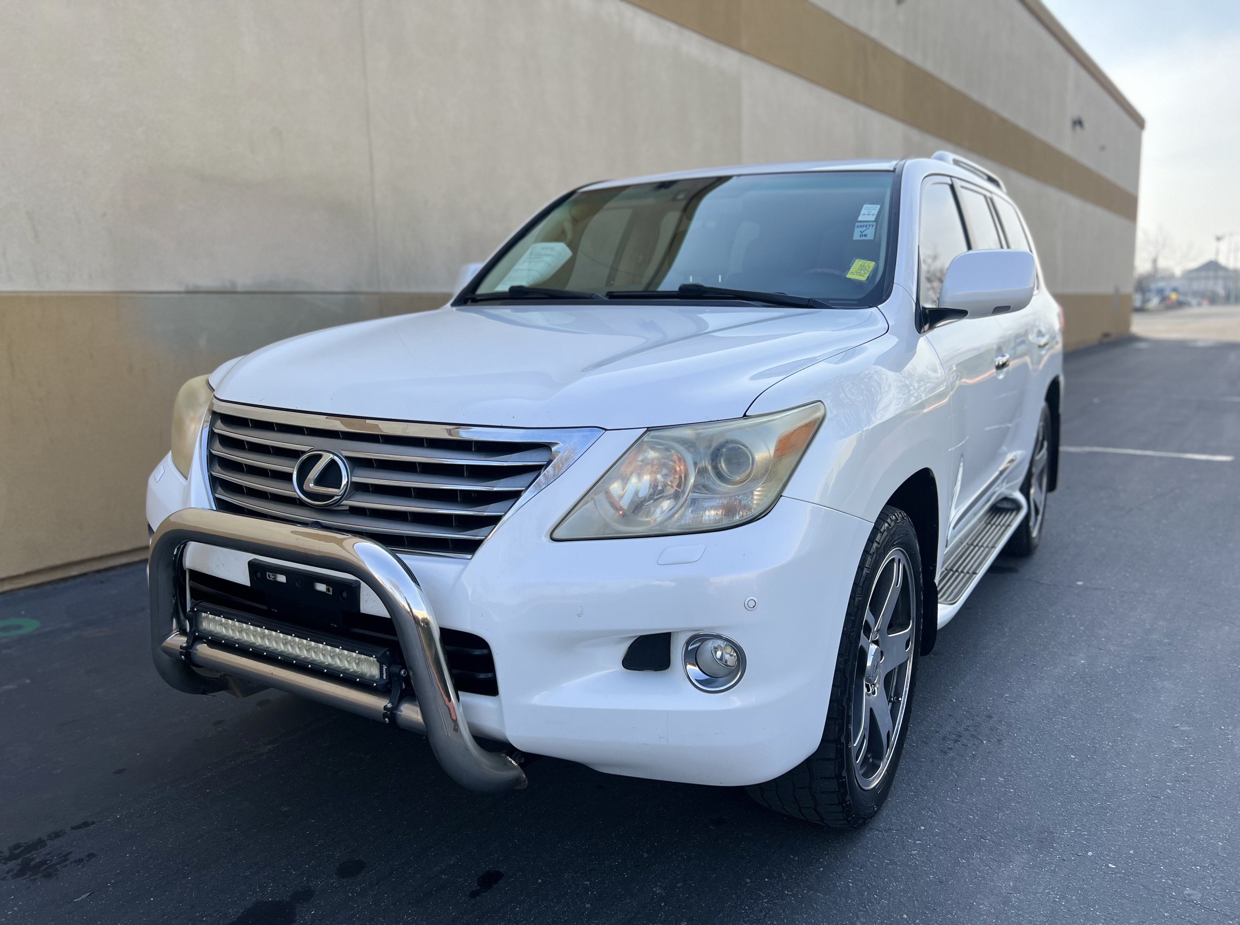 Used 2009 Lexus LX 570 4WD image 1