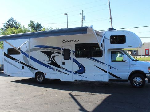 Used 2022 Ford E-450 and Econoline 450 Super Duty w/ Motorhome Prep Package image 8