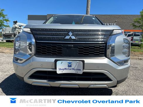 Used 2023 Mitsubishi Outlander SE Black Edition FWD image 5