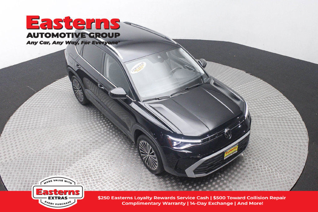 Used 2025 Volkswagen Taos SE FWD image 4