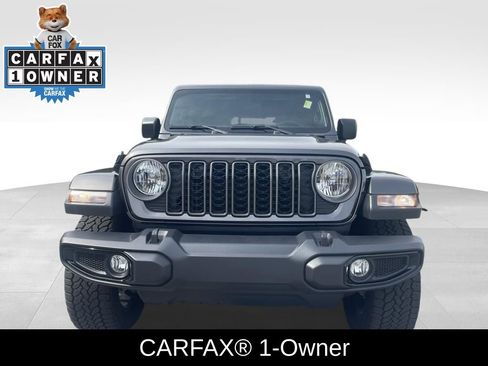 Used 2025 Jeep Gladiator Sport AWD/4WD image 2