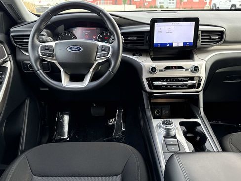 Used 2023 Ford Explorer XLT image 2