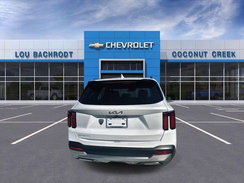 Used 2024 Kia Sorento S image 7