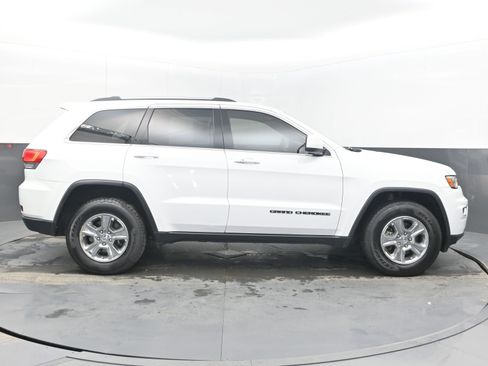 Used 2017 Jeep Grand Cherokee Laredo w/ Quick Order Package 2BE image 8
