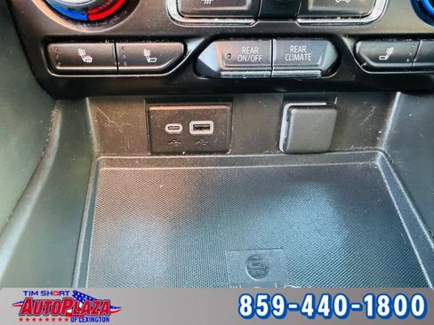 Used 2022 Chevrolet Suburban LT w/ Luxury Package image 35