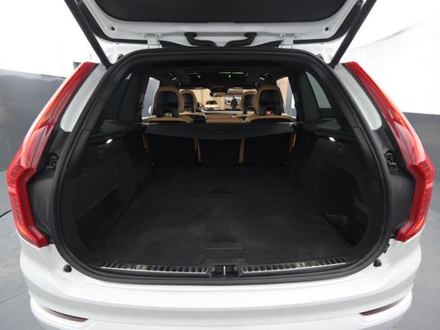 Used 2017 Volvo XC90 T5 Momentum w/ Momentum Plus Package image 45