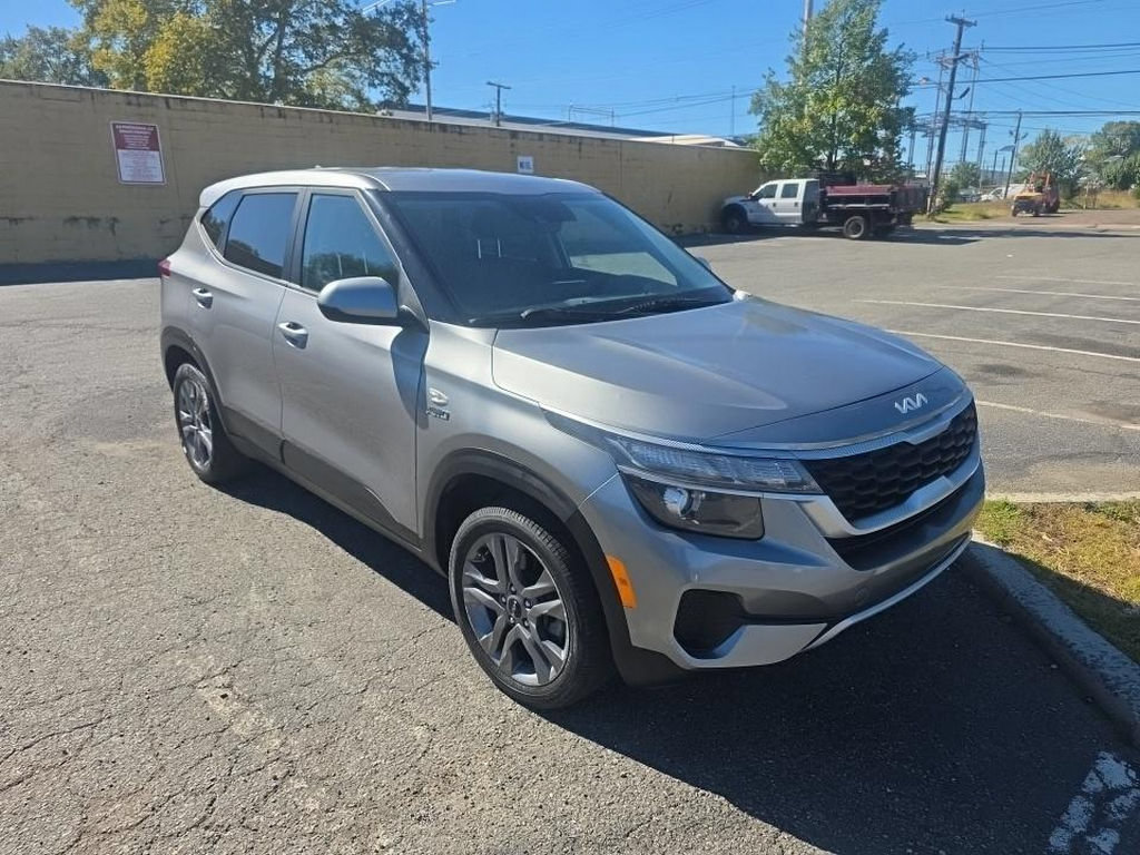 Used 2022 Kia Seltos LX AWD/4WD image 3