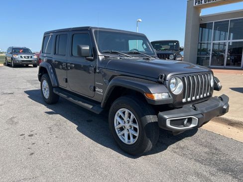 Used 2022 Jeep Wrangler Unlimited Sahara AWD/4WD image 3