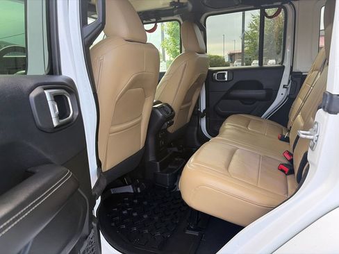 Used 2018 Jeep Wrangler Unlimited Sahara w/ Cold Weather Group AWD/4WD image 11