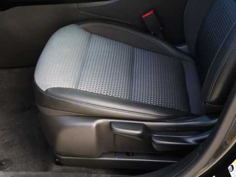 Used 2025 Chevrolet Trax LT w/ Driver Confidence Package image 13