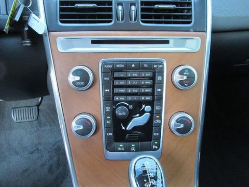 Used 2017 Volvo XC60 T5 Inscription image 24