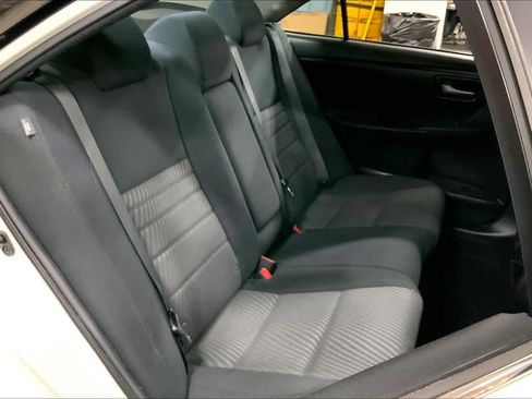 Used 2015 Toyota Camry LE image 18