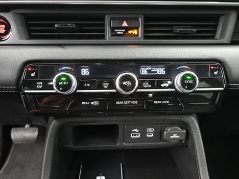 Certified 2023 Honda Pilot Touring image 16