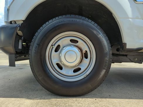 Used 2022 Ford F250 XL w/ Power Equipment Group RWD image 23