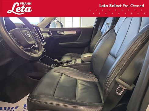 Used 2022 Volvo XC40 T5 Momentum image 13