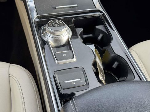 Used 2019 Ford Edge Titanium image 21