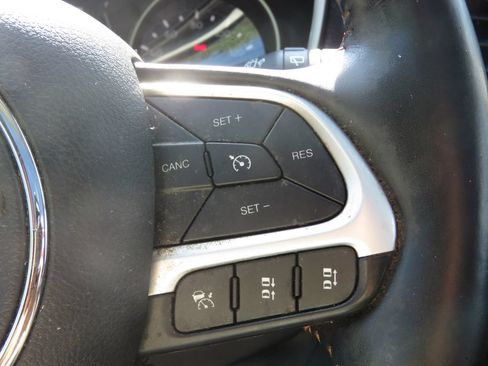Used 2020 Jeep Compass Latitude AWD/4WD image 22