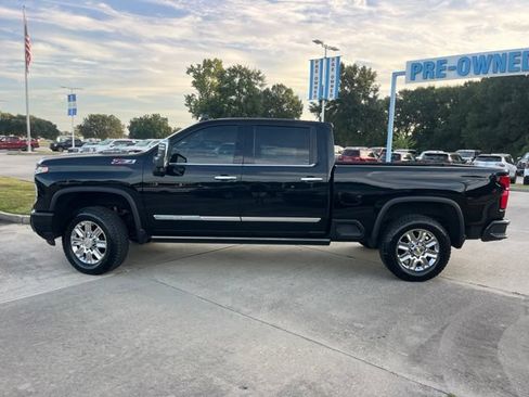 Used 2024 Chevrolet Silverado 2500 LTZ w/ LTZ Plus Package AWD/4WD image 4