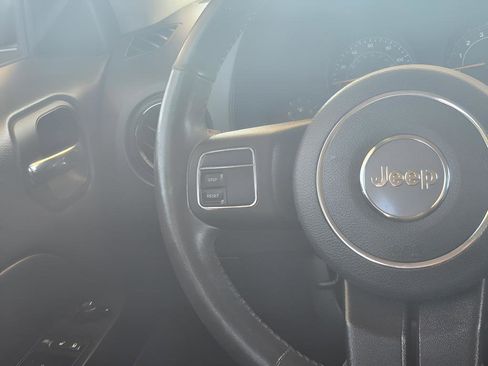 Used 2014 Jeep Patriot Latitude FWD image 16