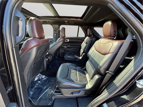 Used 2020 Ford Explorer Platinum w/ Premium Technology Package image 41