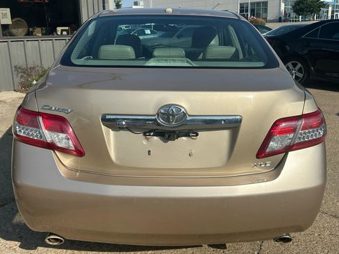 Used 2011 Toyota Camry XLE image 5