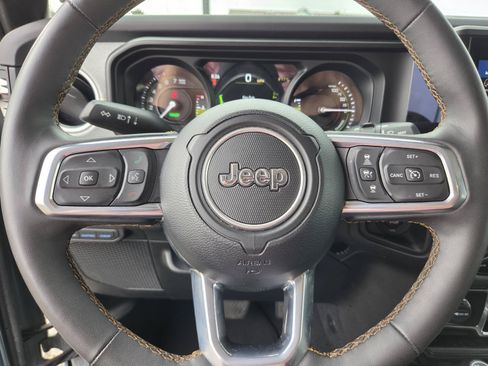 Used 2024 Jeep Wrangler Unlimited Sahara AWD/4WD image 18