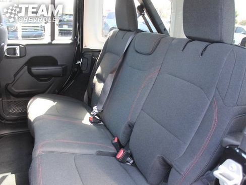 Used 2024 Jeep Wrangler Unlimited Rubicon AWD/4WD image 3