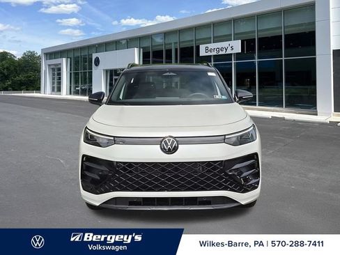New 2026 Volkswagen Tiguan SE R-Line AWD/4WD image 2