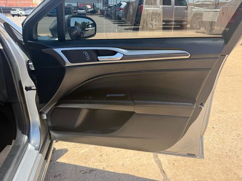 Used 2020 Ford Fusion SEL FWD image 21