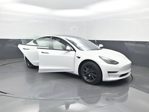 Used 2022 Tesla Model 3 Standard Range RWD image 37