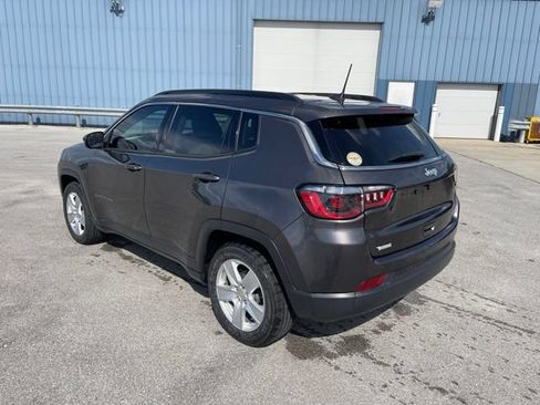 Used 2022 Jeep Compass Latitude w/ Convenience Group FWD image 2