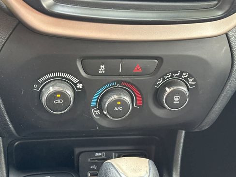 Used 2016 Jeep Cherokee Sport AWD/4WD image 22
