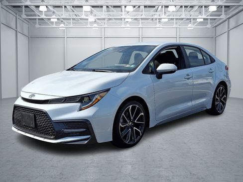 Used 2022 Toyota Corolla SE FWD image 3