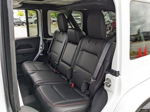 Used 2026 Jeep Wrangler Unlimited Rubicon image 28