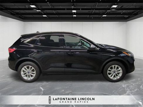 Used 2022 Ford Escape SE w/ Convenience Package image 2