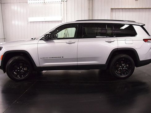 Used 2024 Jeep Grand Cherokee L Altitude image 4